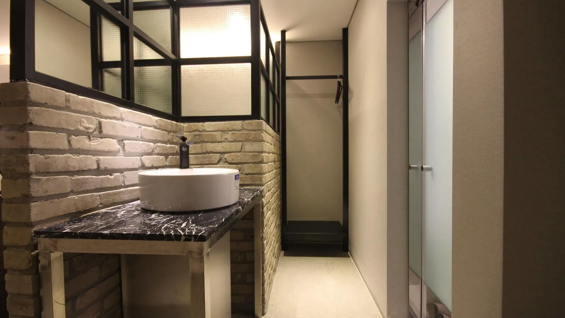 ** Motel Hotel The Lua Busan South Korea