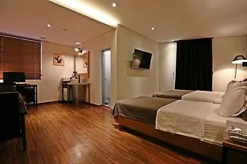 Hotel The Lua Пусан 2*,