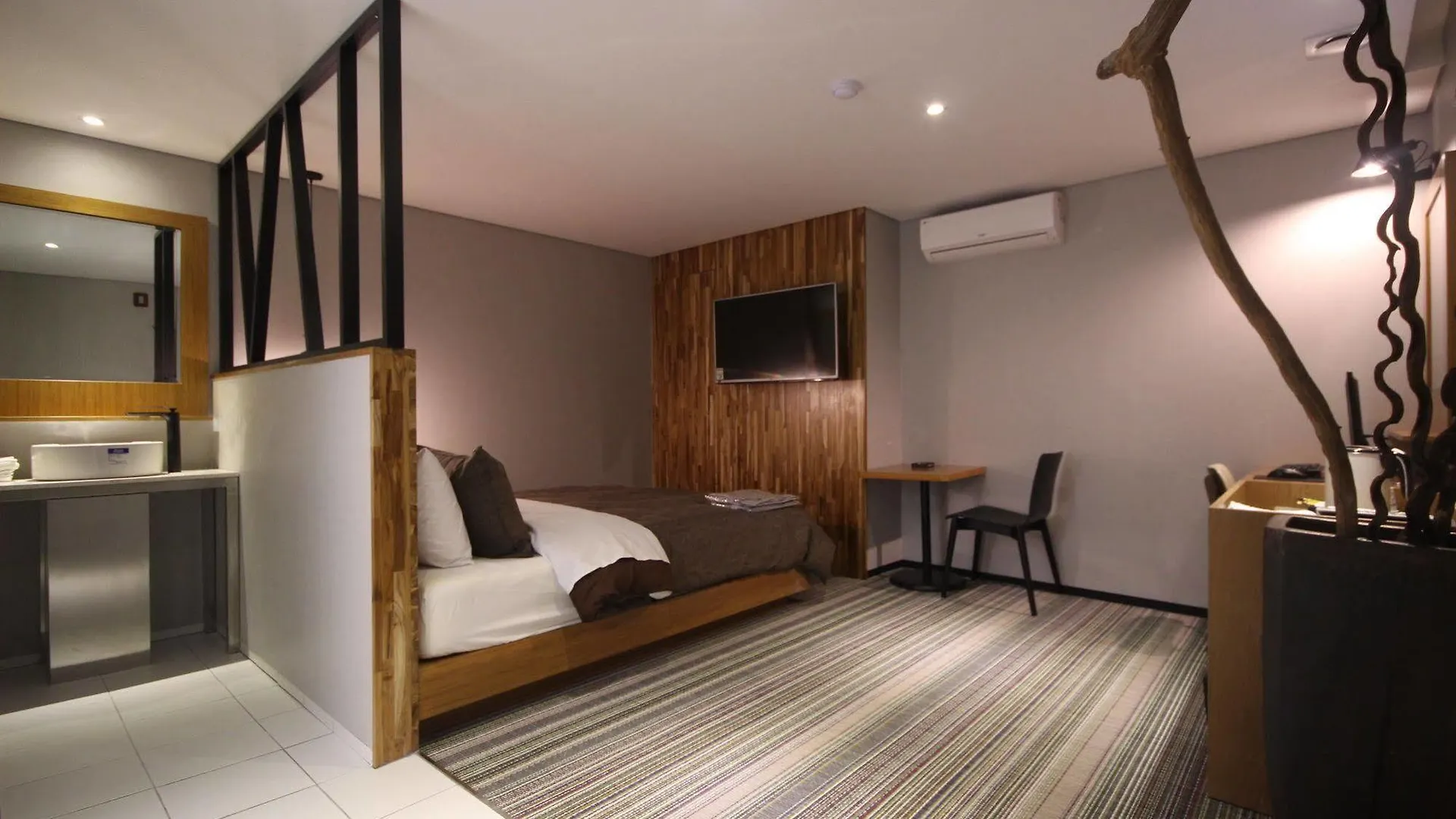 Мотель Hotel The Lua Пусан